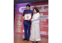 Dr Anila Singh Charak receiving Rashtriya Pratibha Sammaan from a dignitary.