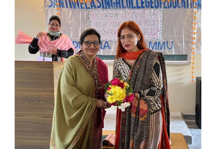 Principal Dr Kiran Luthra presenting flower bouquet to resource person.