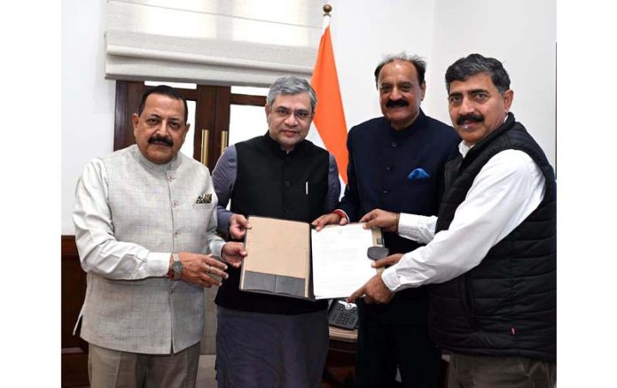 BJP delegation submitting a memorandum to Railway Minister, Ashwani Vaishnaw at New Delhi on Tuesday.