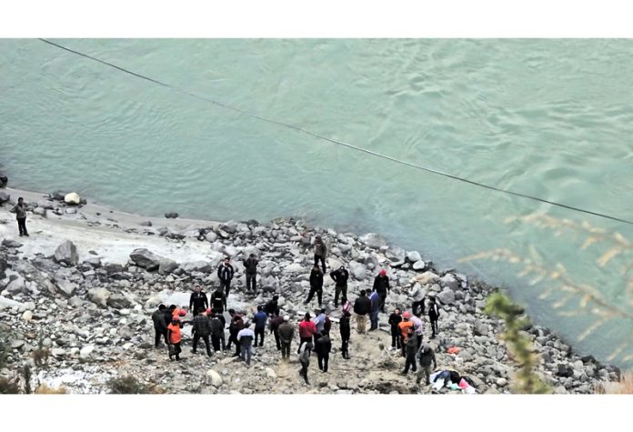 Police and SDRF officials searching for two missing persons in River Chenab at Thathri. -Excelsior/Tilak Raj