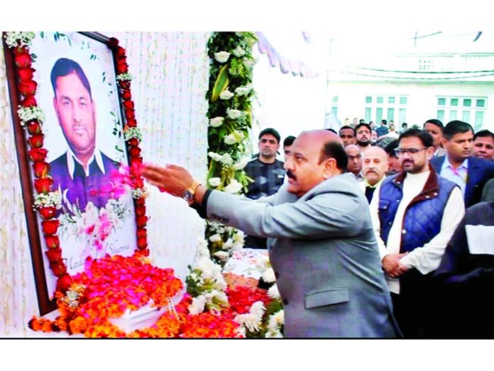 DyCM Surinder Kumar Choudhary paying tribute to Madan Lal Sharma by offering flowers.