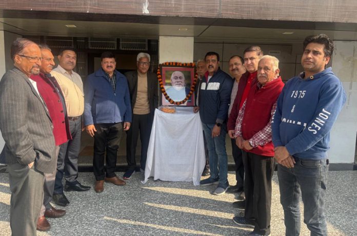 Members of Jammu Central Mahajan Sabha paying tribute to Justice Mehr Chand Mahajan on his birth anniversary.