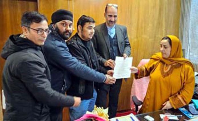 Joint delegation of EJAC and JKTF submitting memorandum to Education Minister Sakina Itoo on Friday.