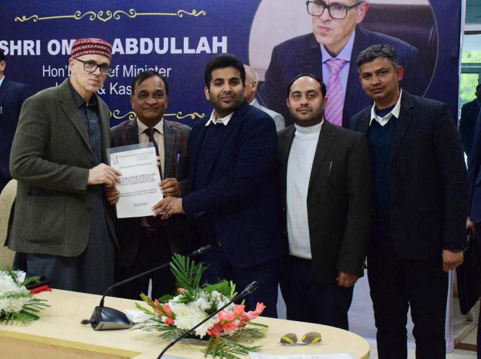 BBIA delegation led by its president Lalit Mahajan, submitting charter of demands to CM, Omar Abdullah at Samba.