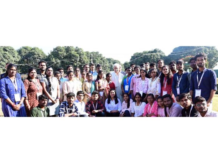 LG Manoj Sinha posing alongwith youth delegation from Tamil Nadu on Friday.