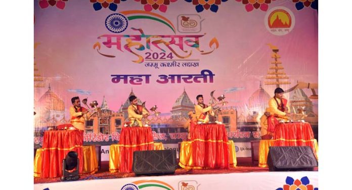 Artists performing Maha Arti during the concluding day of Mahotsav 2024 at Jammu on Sunday.