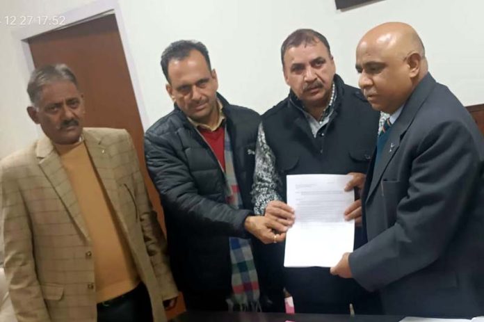 Deputation submitting memorandum to Principal Secretary School Education Department.