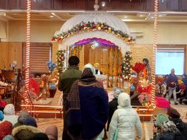 Devotees during the celebrations of Prakash Parv of Guru Gobind Singh Ji at Gurudwara Chatipatshahi Rainawari in Srinagar. -Excelsior/Shakeel