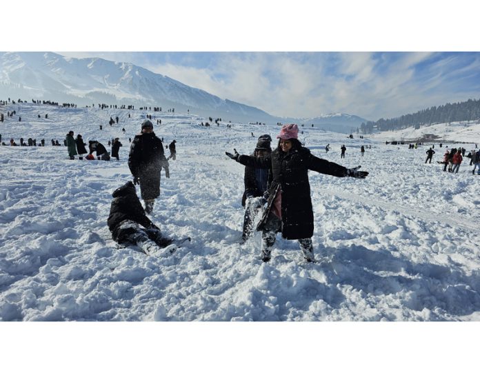 People enjoy snowfall at Gulmarg. —Excelsior/Aabid Nabi