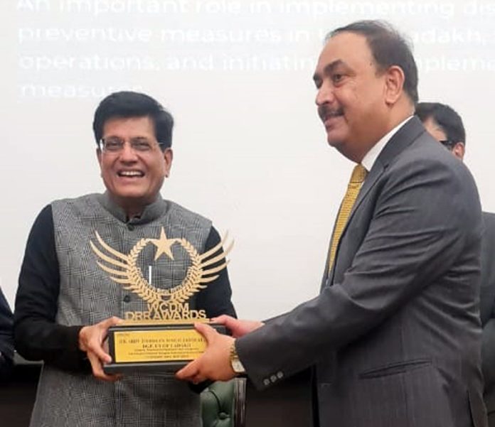 DGP Ladakh, Dr S D Singh Jamwal, receiving award from Union Minister Piyush Goyal.