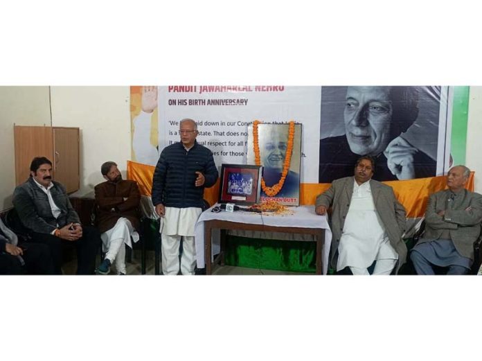 Cong leaders paying tribute to Pt Trilochan Dutt in Jammu on Sunday.