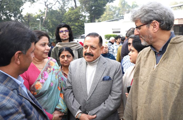 Union Minister Dr. Jitendra Singh interacting with J&K origin Delhi residents over lunch hosted by him at his New Delhi residence on Wednesday.