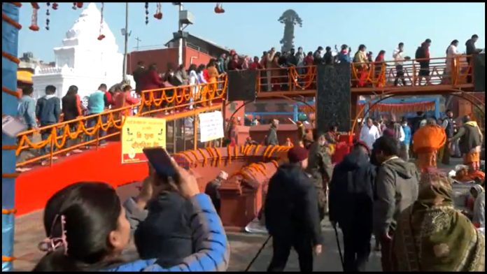 Thousands of devotees offer prayer at Nepal's Pashupatinath Temple on Maha Shivratri
