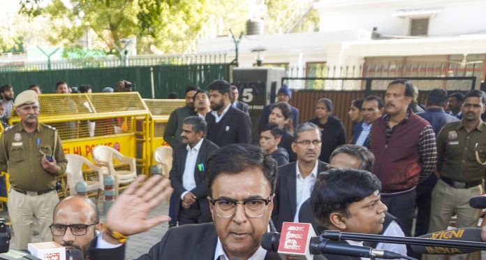 ACB team reaches Kejriwal's residence