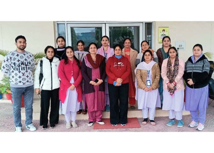Kawa College management with Dr. Meenakshi Choudhary during the extension lecture.