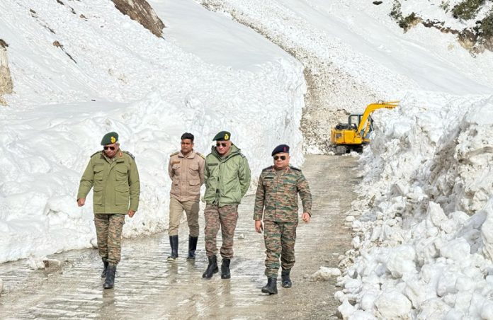 DG BR Lt Gen Raghu Srinivasan during visit to Zojila on Saturday. - Excelsior/Firdous Ahmed