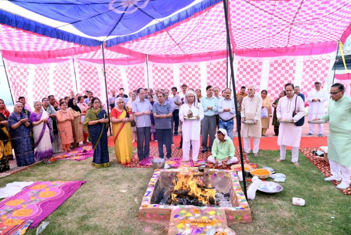 Devotees during the Puran Ahuti ceremony of Maha Yagya held at KP Sabha Ambphalla on Saturday. -Excelsior/Rakesh Devotees during the Puran Ahuti ceremony of Maha Yagya held at KP Sabha Ambphalla on Saturday. -Excelsior/Rakesh