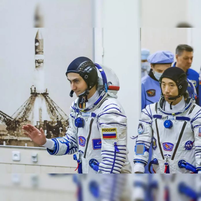 US-Russian crew of 3 launches  to International Space Station