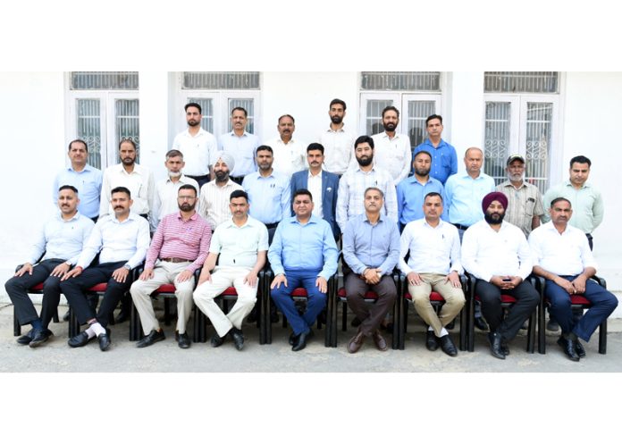 CID officers/officials participating in a refresher course at SKPA posing for a group photograph.