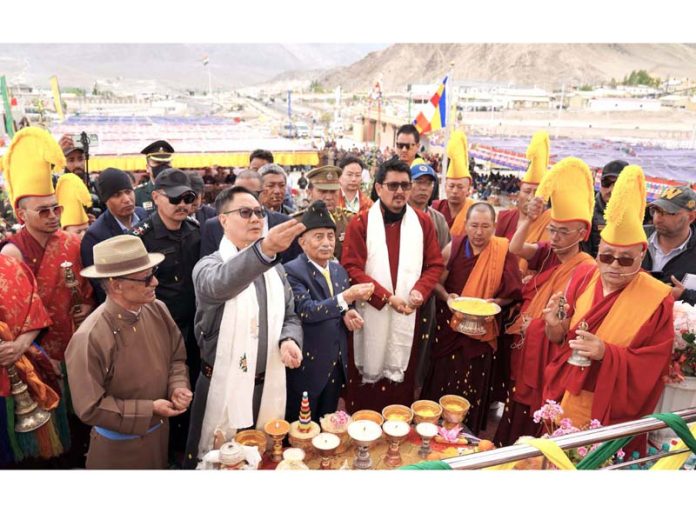 Union Minister Kiren Rijiju, LG Ladakh Brig (Retd) Dr B D Mishra and other dignitaries during unveiling of statue of 19th Gyalsras Bakula Rinpoche at Leh on Monday. Excelsior/Tsewang Rigzin Union Minister Kiren Rijiju, LG Ladakh Brig (Retd) Dr B D Mishra and other dignitaries during unveiling of statue of 19th Gyalsras Bakula Rinpoche at Leh on Monday. Excelsior/Tsewang Rigzin