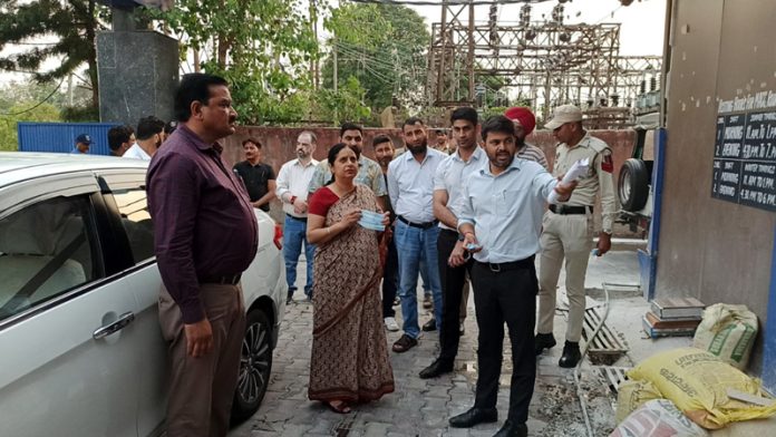 Commissioner Secretary H&UDD and Commissioner JMC inspecting animal care facilities in Jammu.